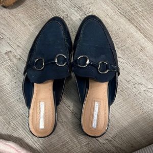 Tahari mules